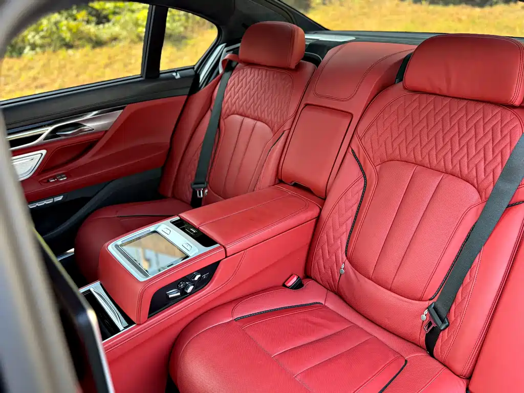 BMW 7 Series — миниатюра 8