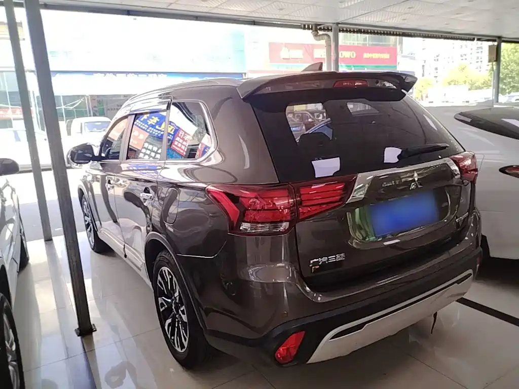 Mitsubishi Outlander — миниатюра 5