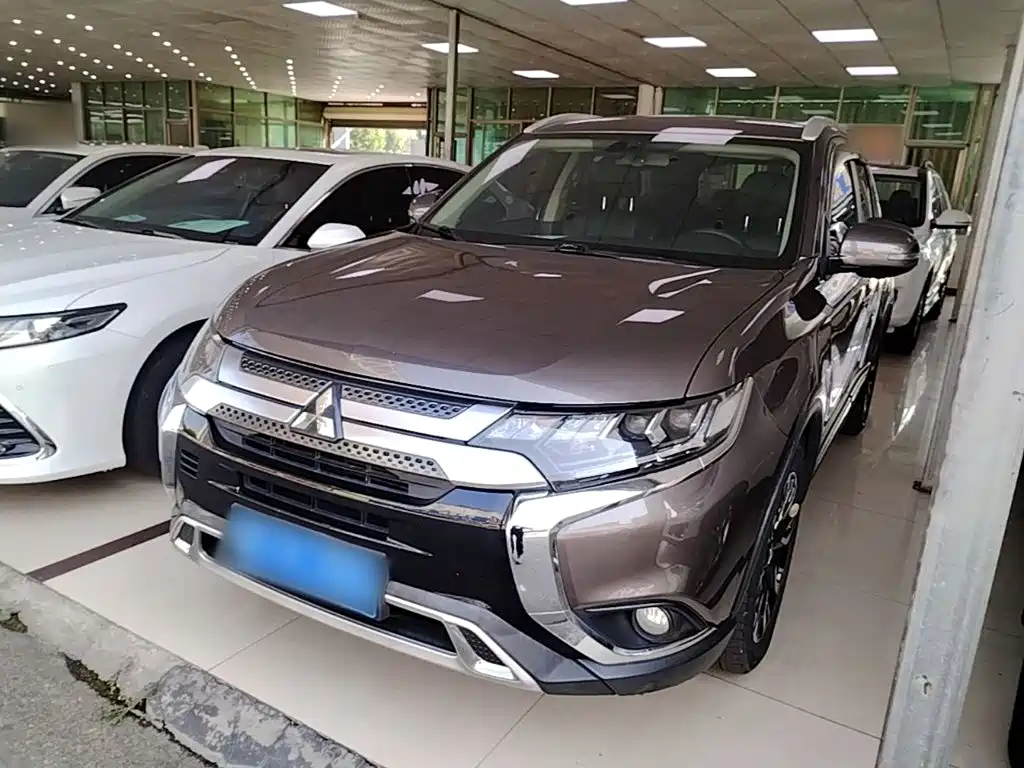 Mitsubishi Outlander — миниатюра 2
