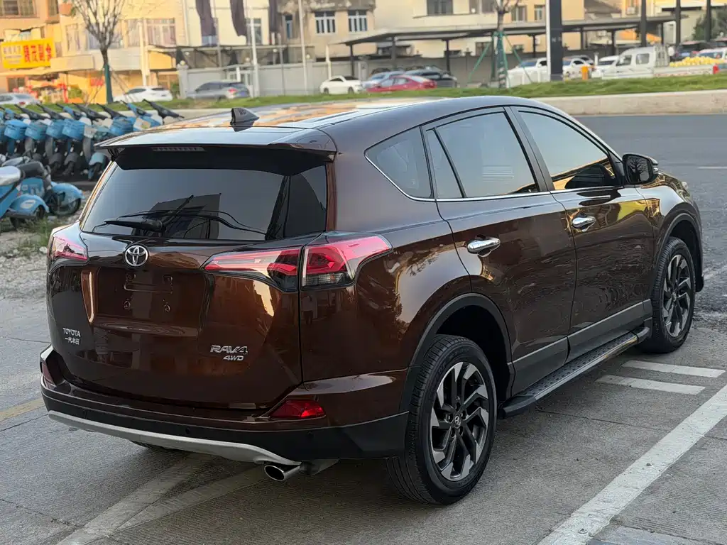 Toyota RAV4 — миниатюра 17