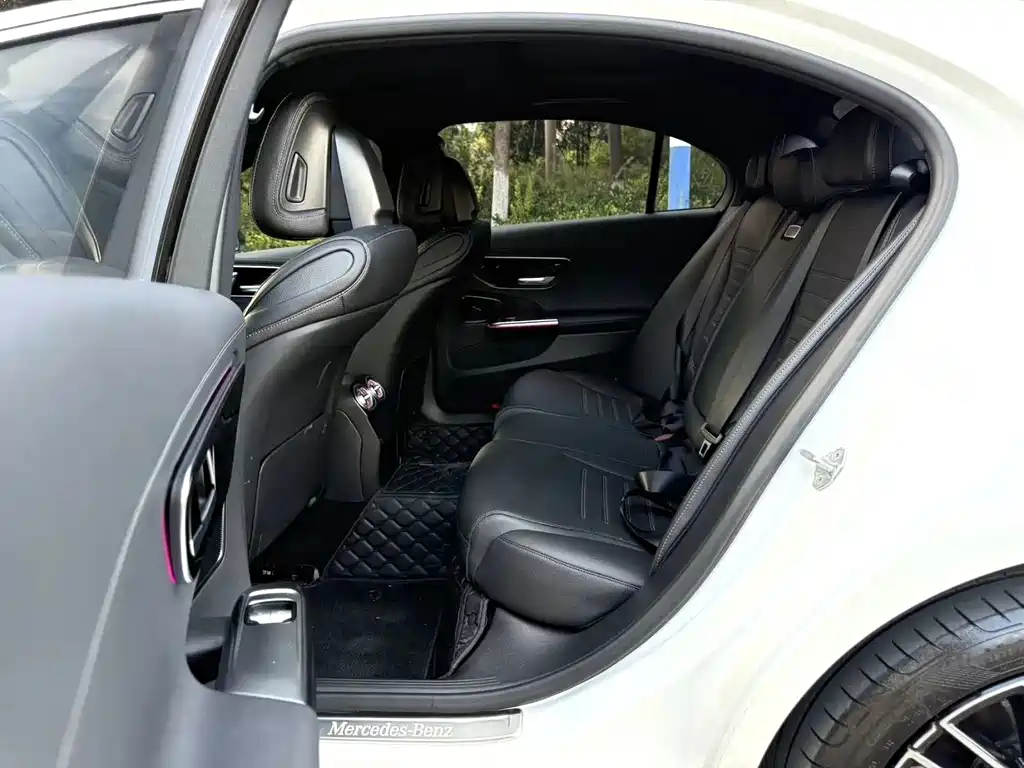 Mercedes-Benz C-Class — миниатюра 6