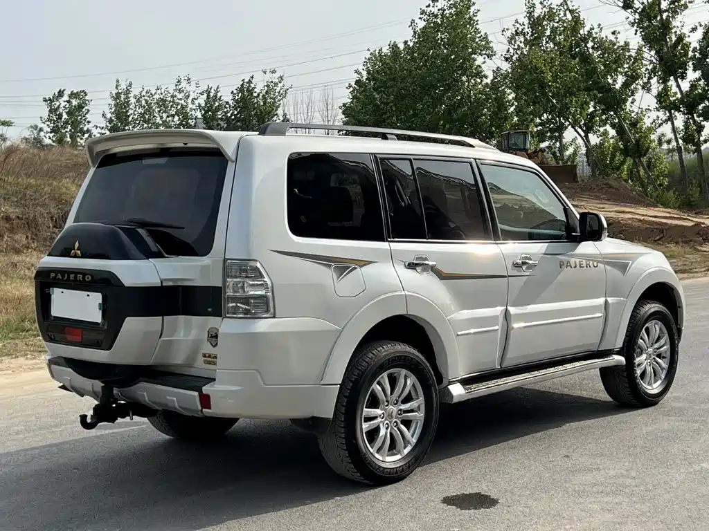 Mitsubishi V97 2018 3.8L
