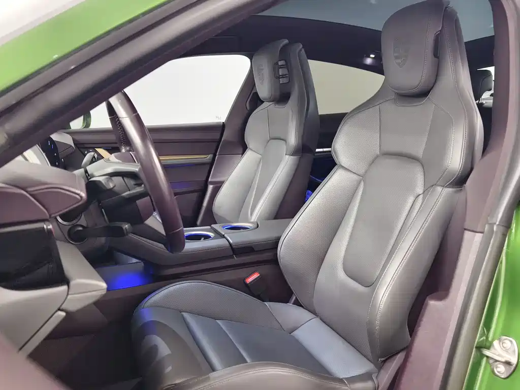 Porsche Taycan — миниатюра 13