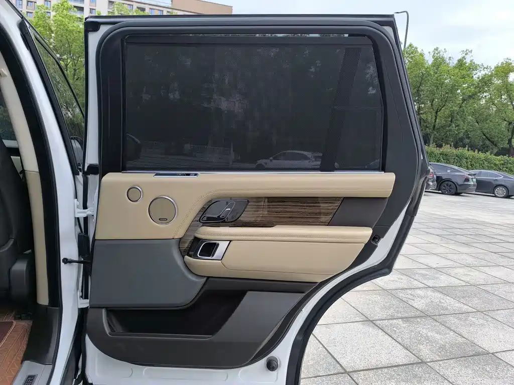 Land Rover Range Rover — миниатюра 18