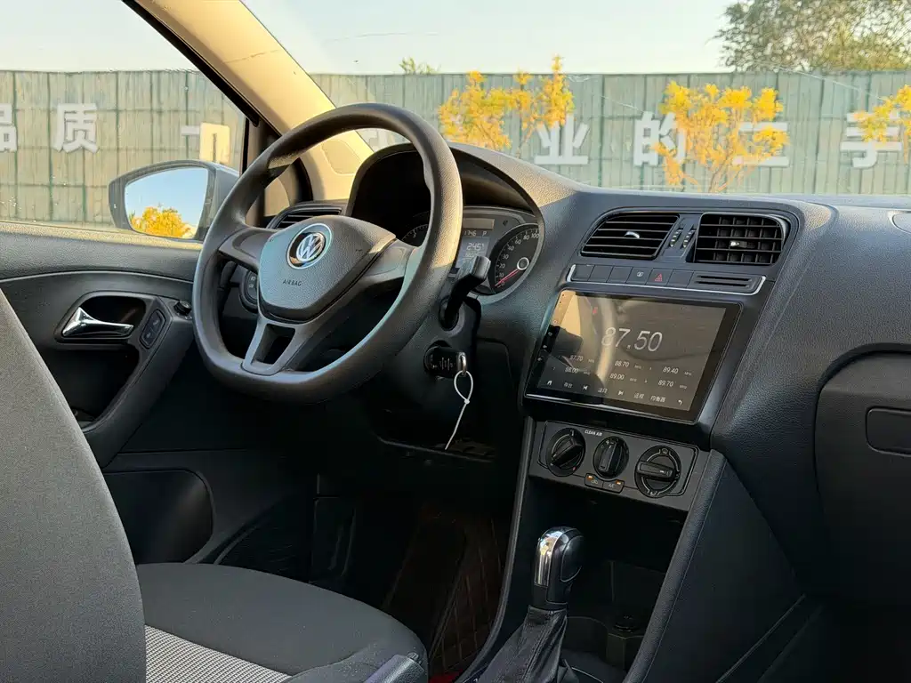 Volkswagen Polo — миниатюра 14