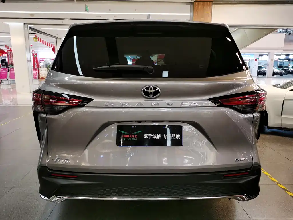 Toyota Granvia 2024 2.5L Comfort