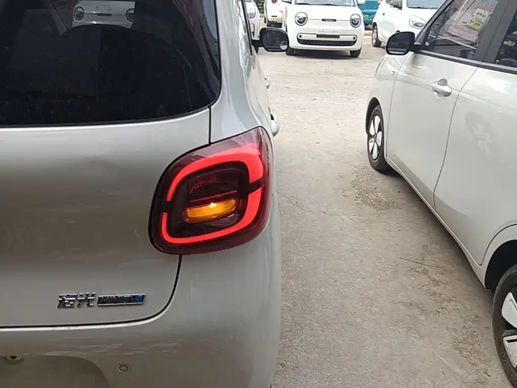 Wuling MINIEV — миниатюра 8