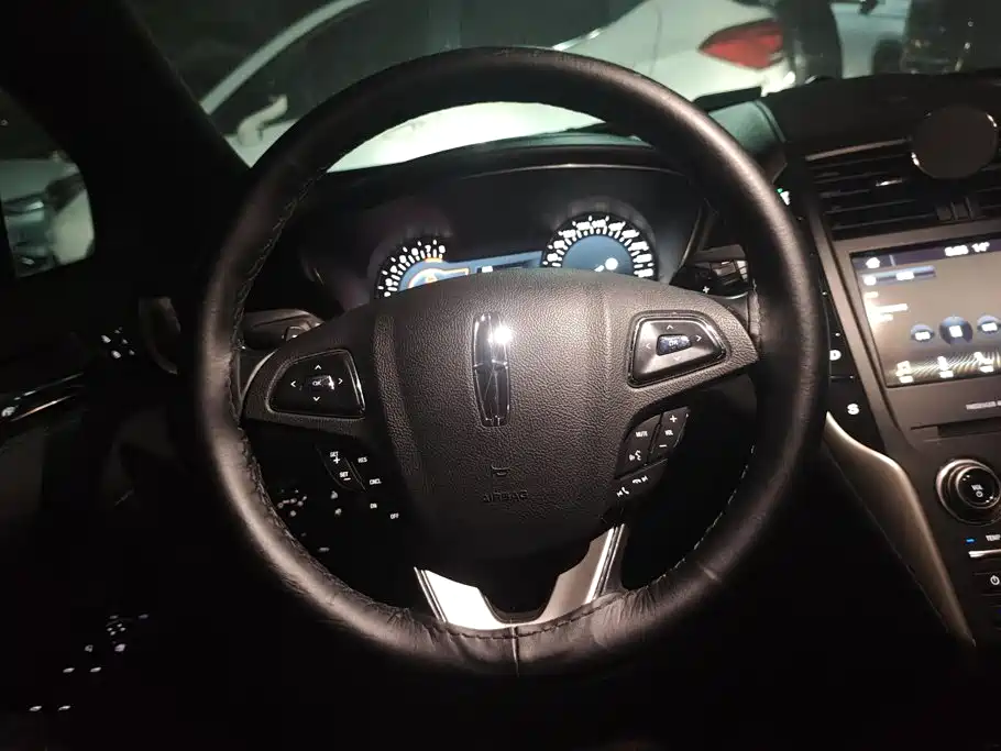 Lincoln MKC — миниатюра 15