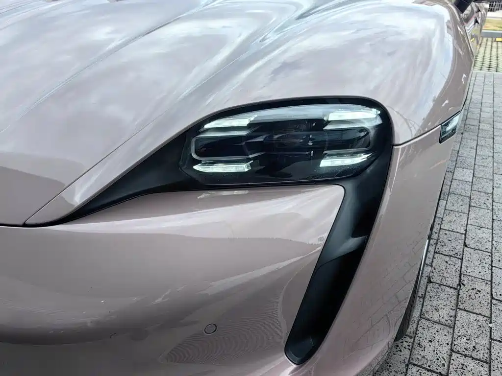 Porsche Taycan — миниатюра 16