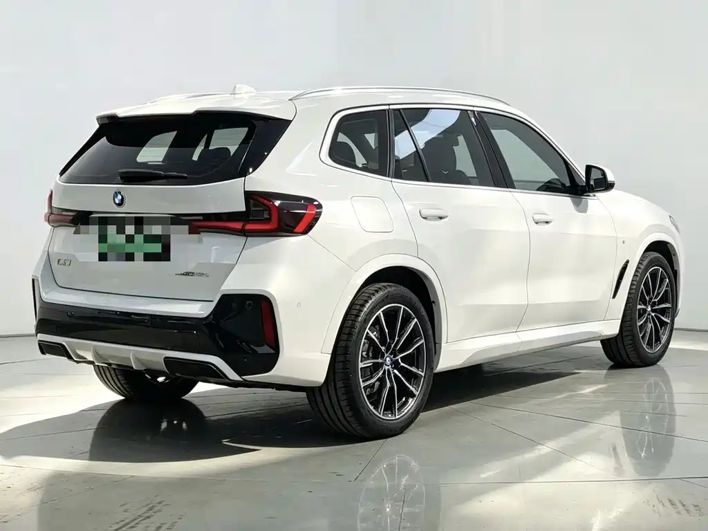 BMW iX1 — миниатюра 9