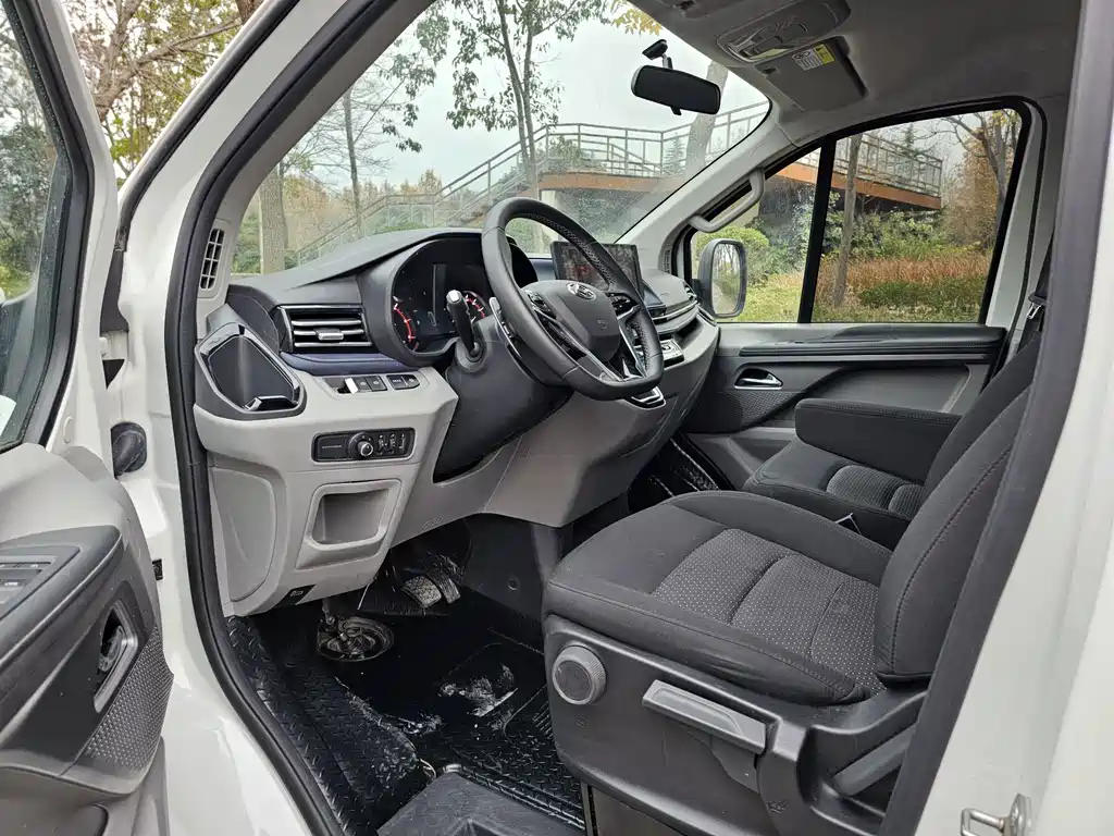 MAXUS V70 — миниатюра 7