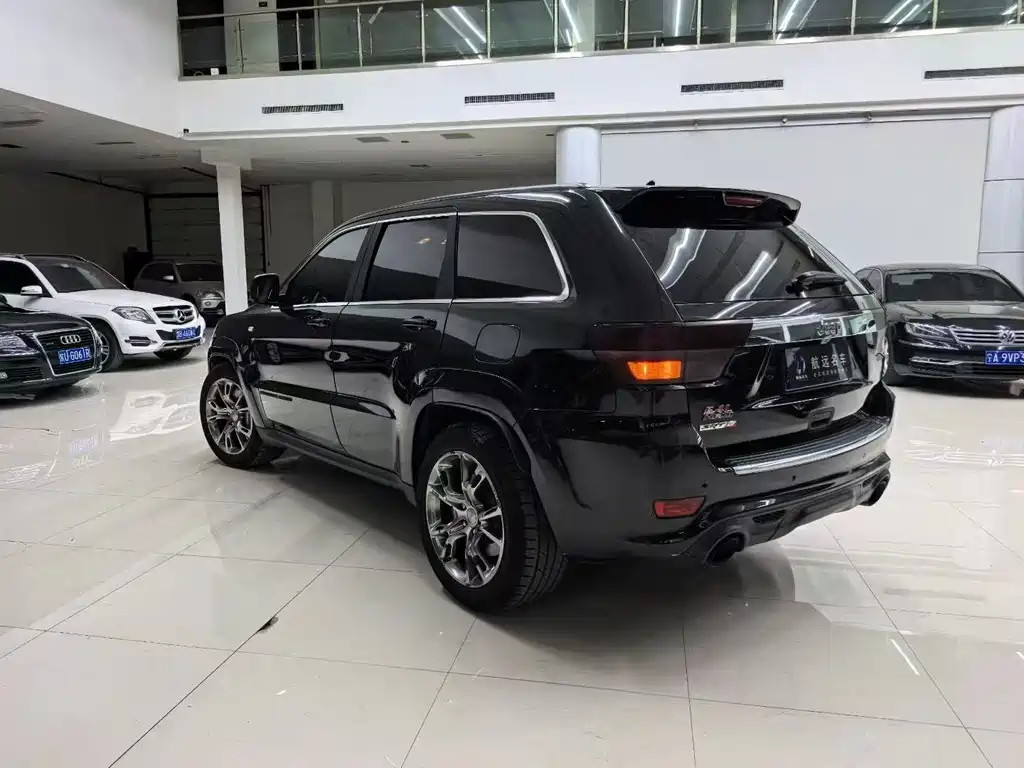 Jeep Grand Cherokee SRT — миниатюра 9