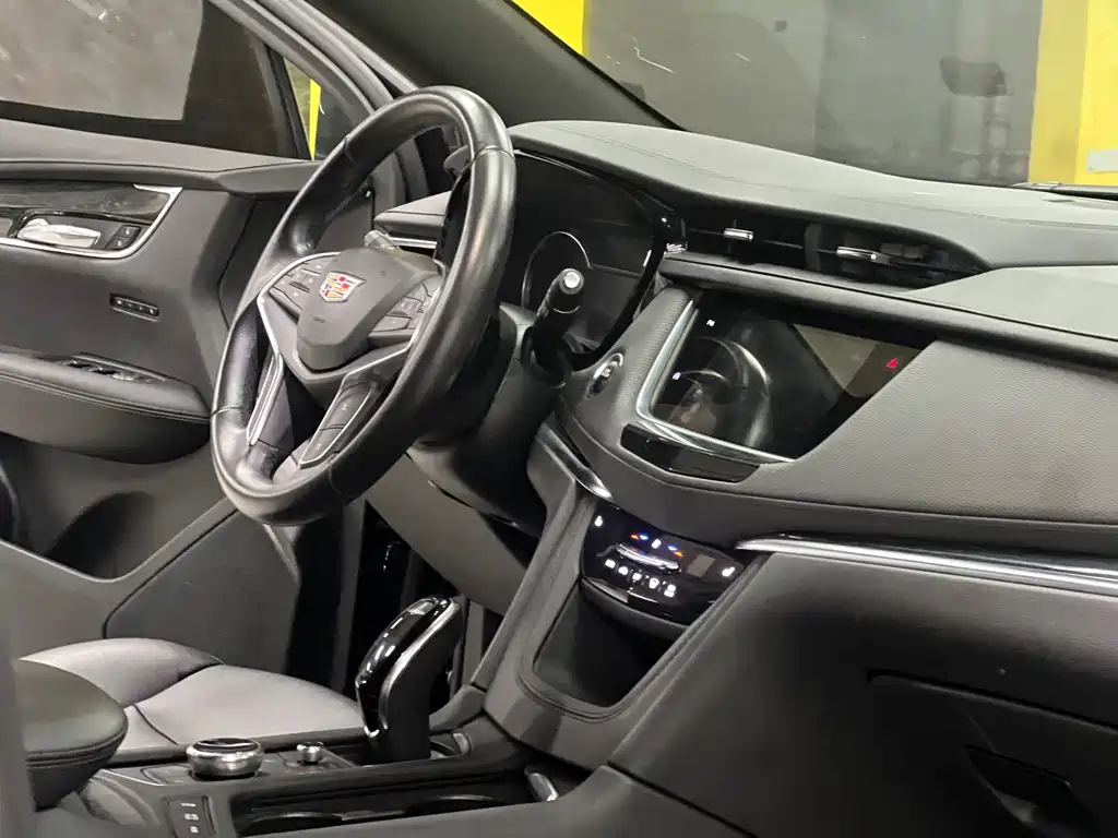 Cadillac XT5 — миниатюра 7