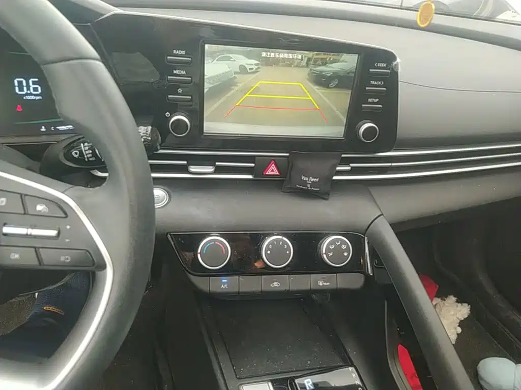 Hyundai Elantra — миниатюра 13