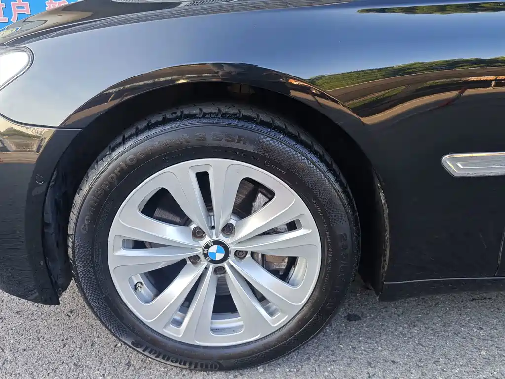 BMW 7 Series — миниатюра 8