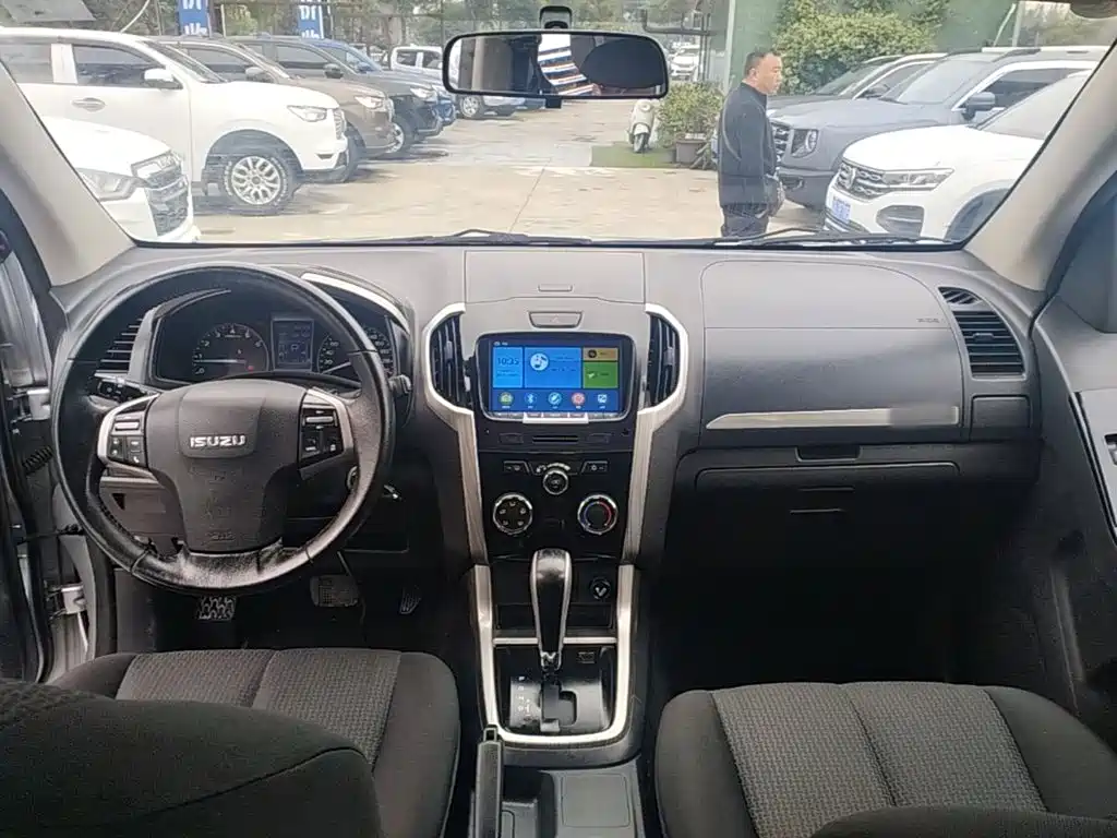 Isuzu D-MAX — миниатюра 10