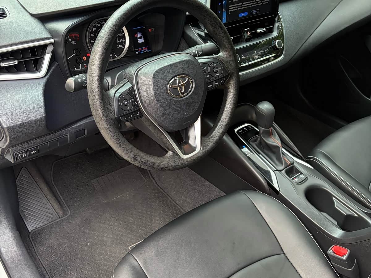 Toyota Corolla 1.2 л 2022 г. Белый, пробег 40000 км