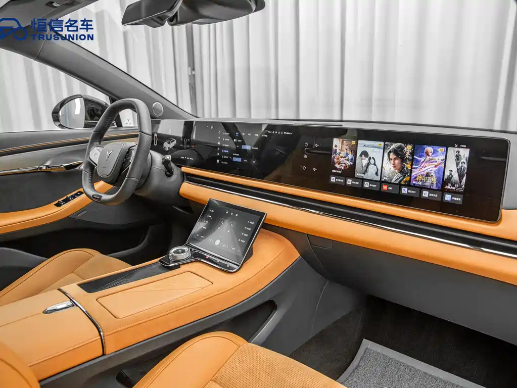 VOYAH LANTU CHASING LIGHT