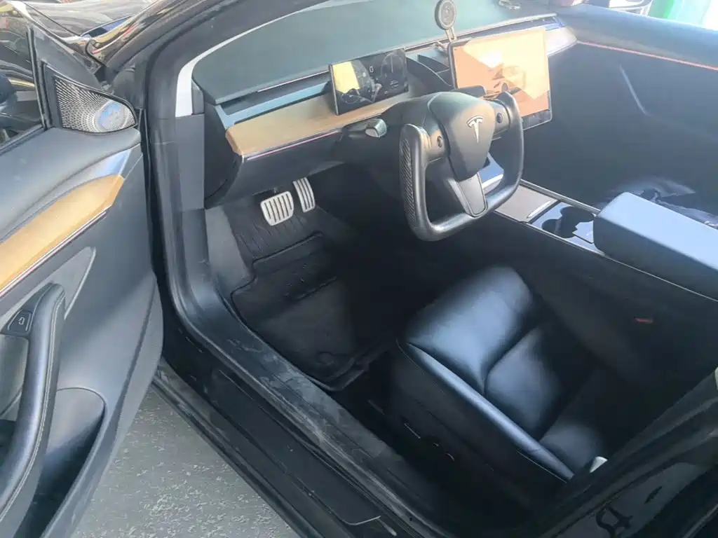 Tesla Model 3 — миниатюра 16