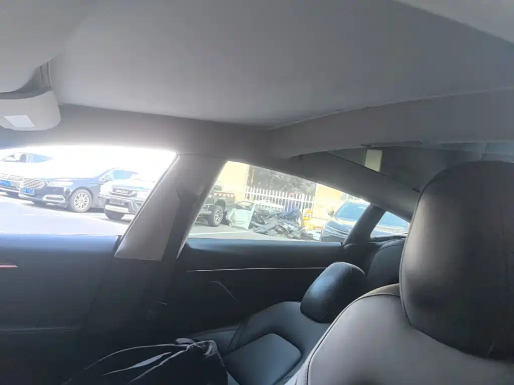 Tesla Model 3 — миниатюра 18