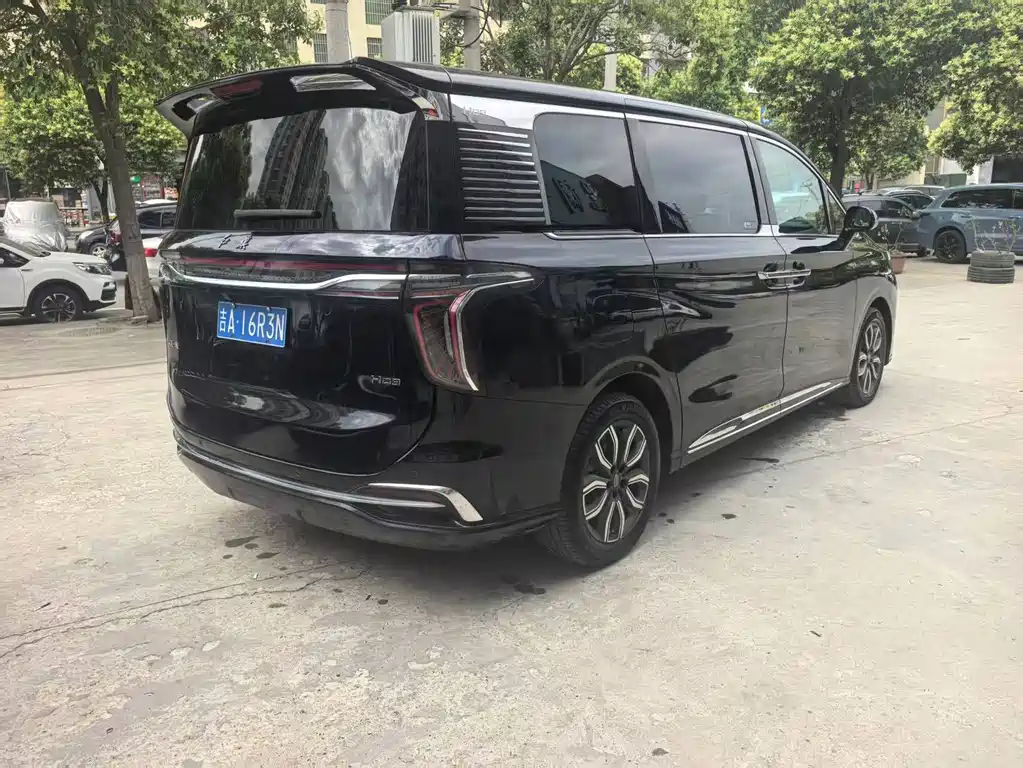 Hongqi HQ9 2023 2.0T