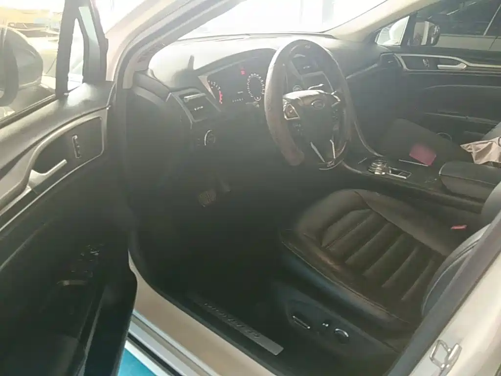 Ford Mondeo — миниатюра 16