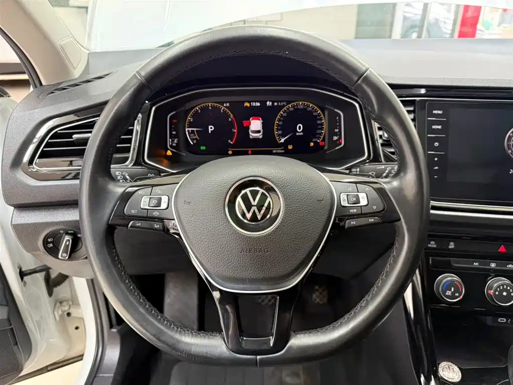 VOLKSWAGEN T ROC EXPLORING SONGS