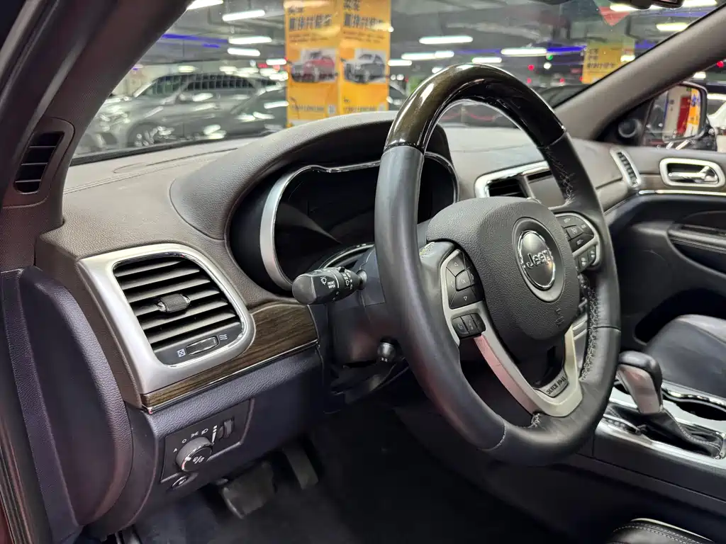 Jeep Grand Cherokee (Import) 3.6L Luxury Navigation Edition, фото 15