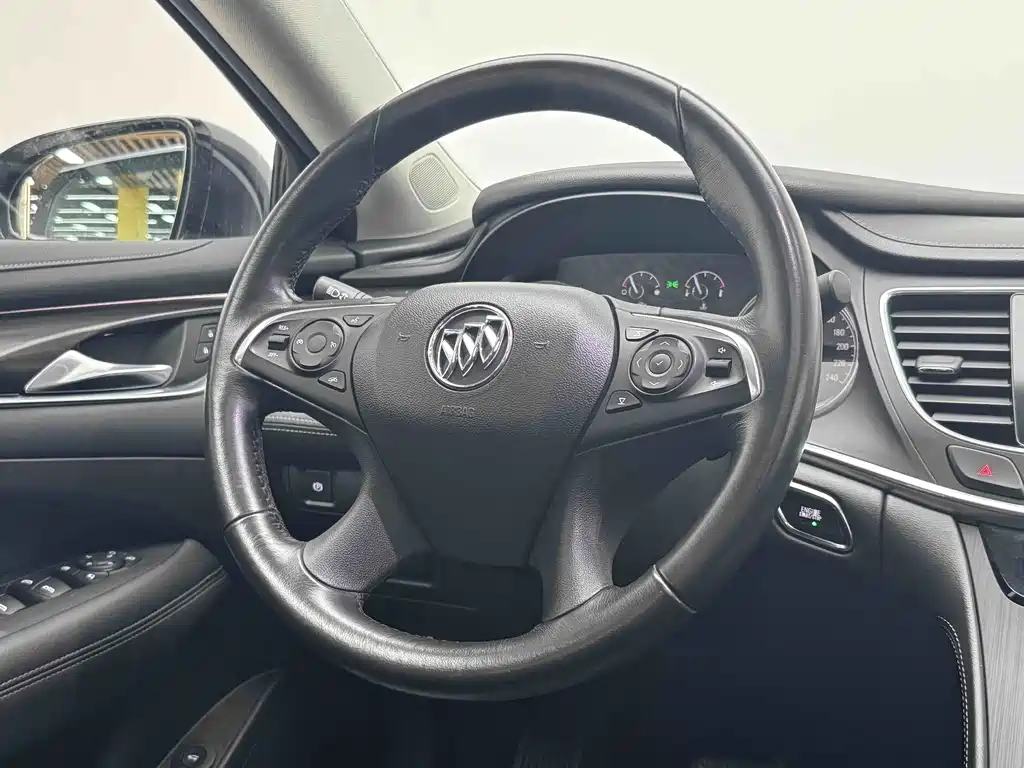 Buick LaCrosse — миниатюра 13