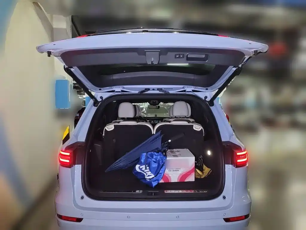 Li Auto Li ONE — миниатюра 20