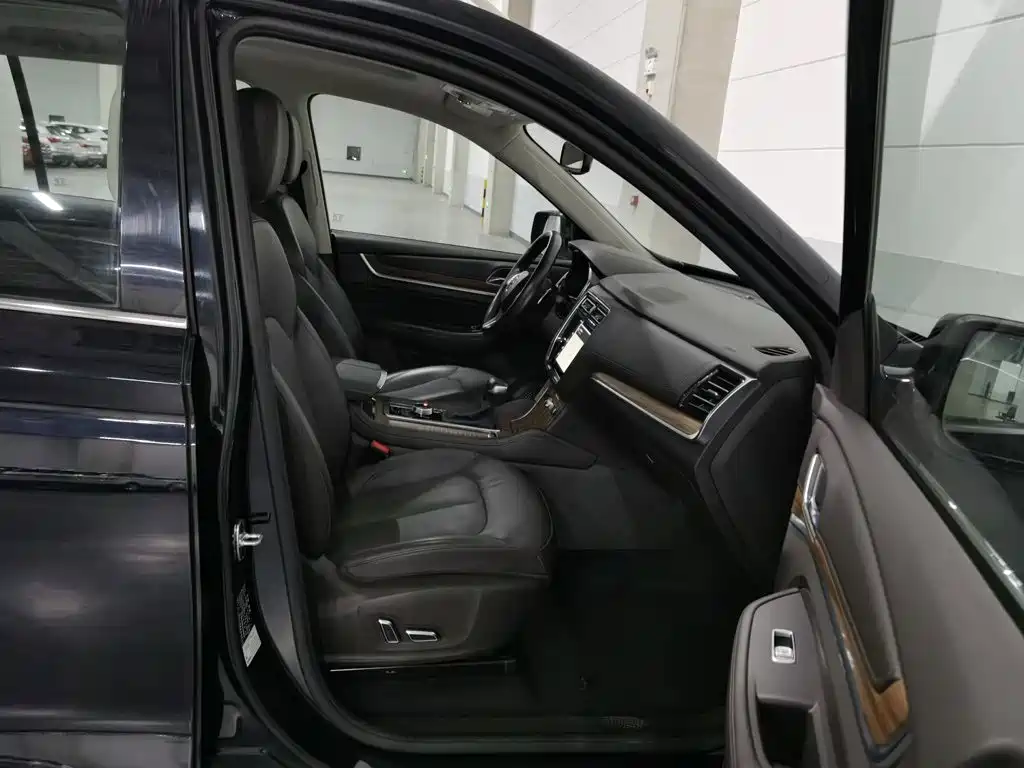 Roewe RX8 — миниатюра 23