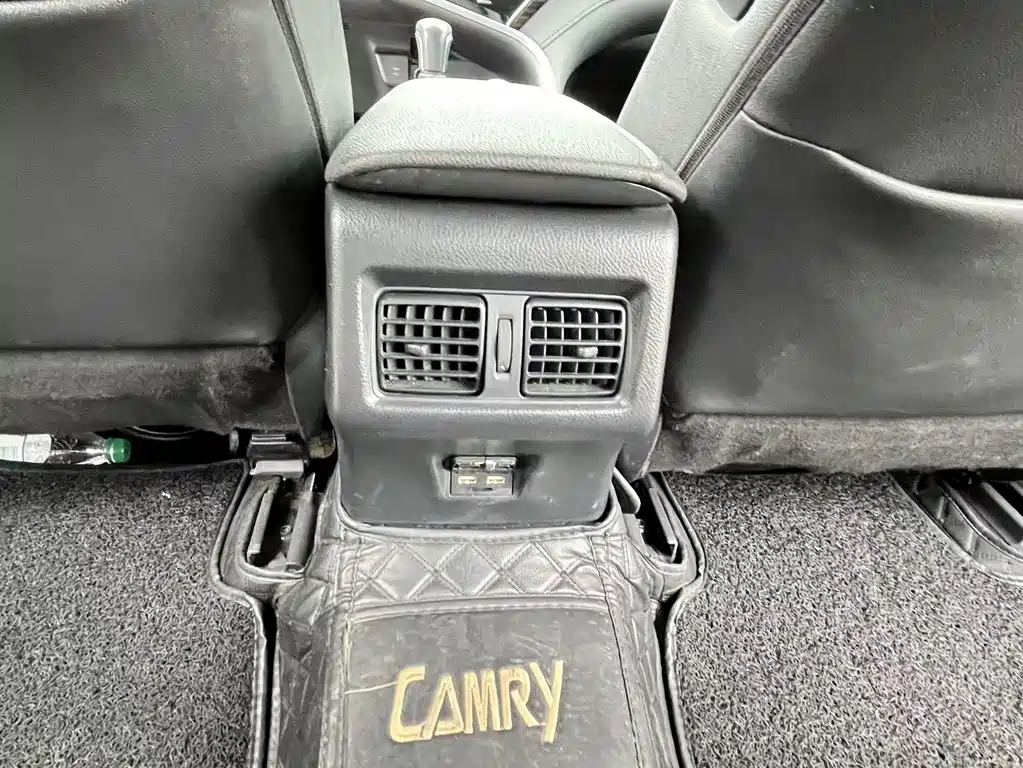 TOYOTA CAMRY
