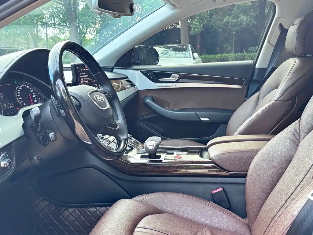 Audi A8 — миниатюра 6