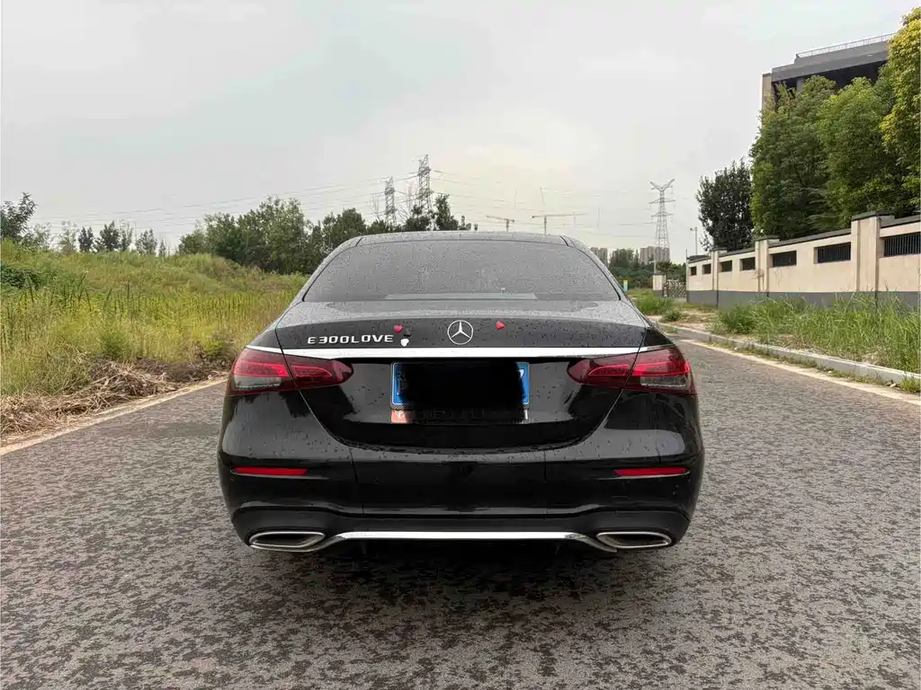 Mercedes-Benz E-Class — миниатюра 5