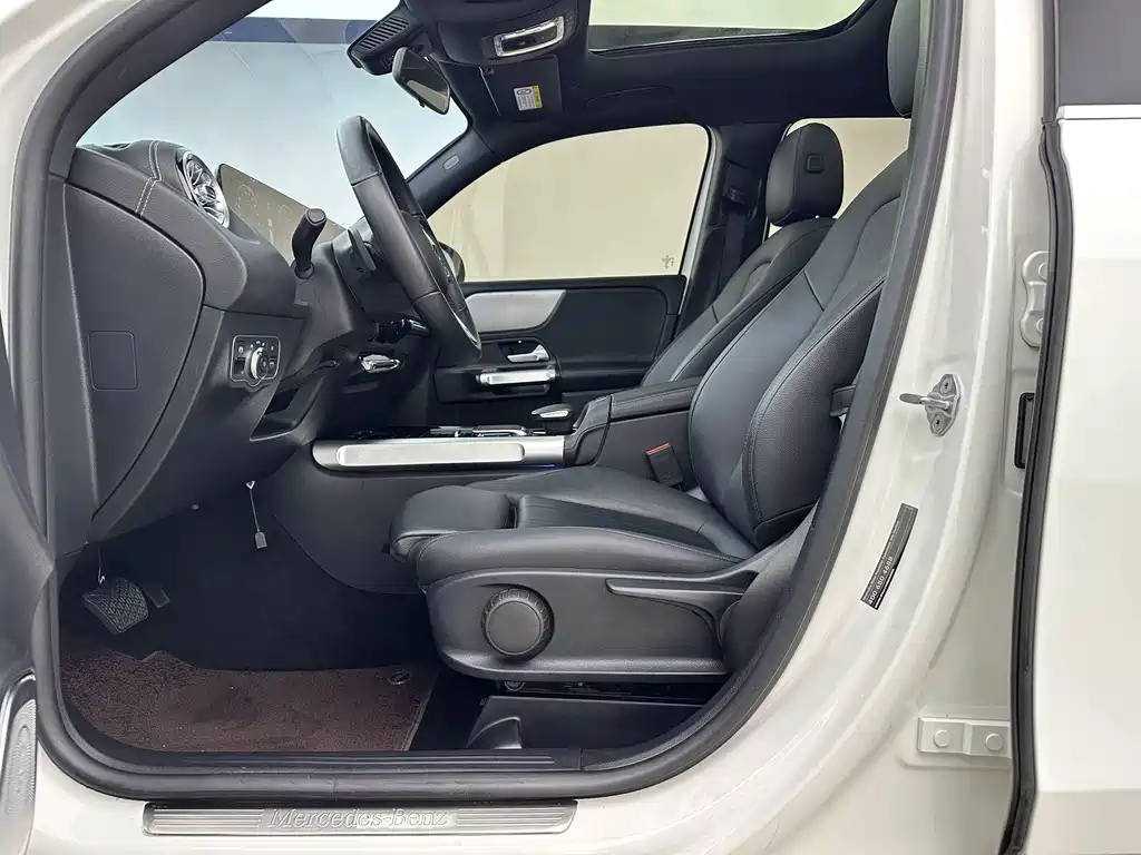 Mercedes-Benz GLB — миниатюра 3