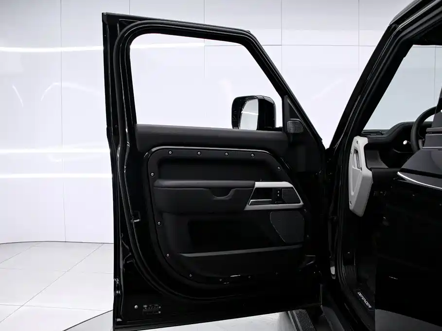Land Rover Defender — миниатюра 13