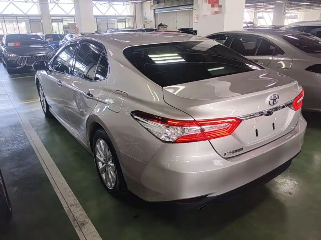 Toyota Camry — миниатюра 5