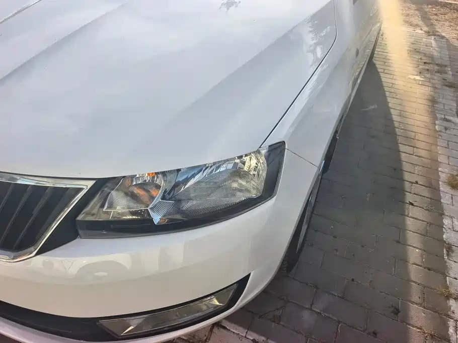Skoda Rapid — миниатюра 5
