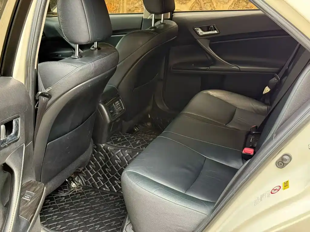 Toyota Reiz — миниатюра 6