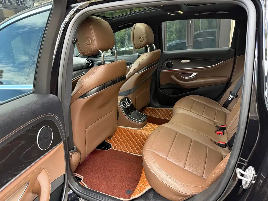 Mercedes-Benz E-Class — миниатюра 9