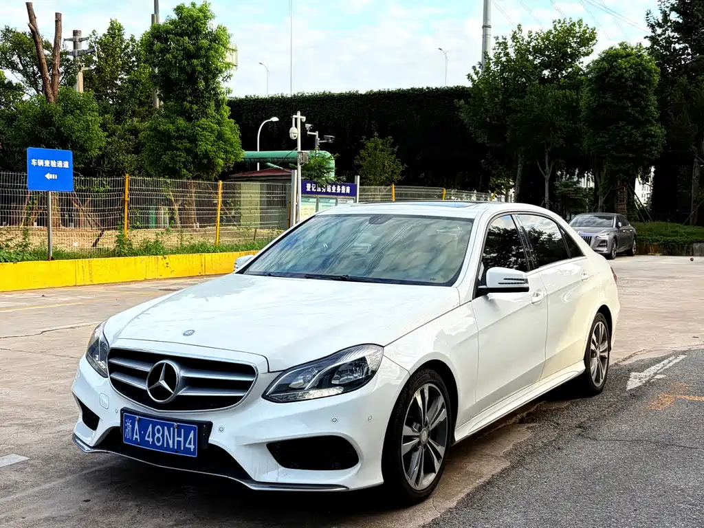 Mercedes-Benz E-Class — миниатюра 2