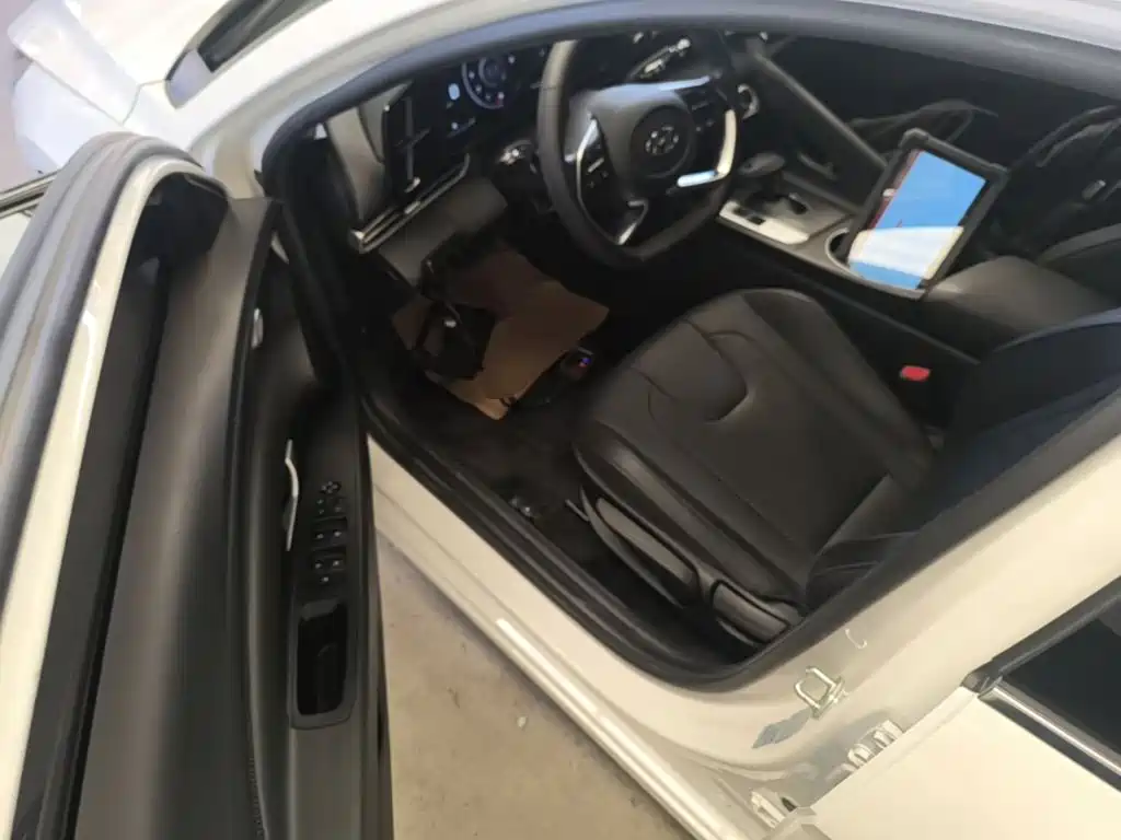 Hyundai Elantra — миниатюра 16