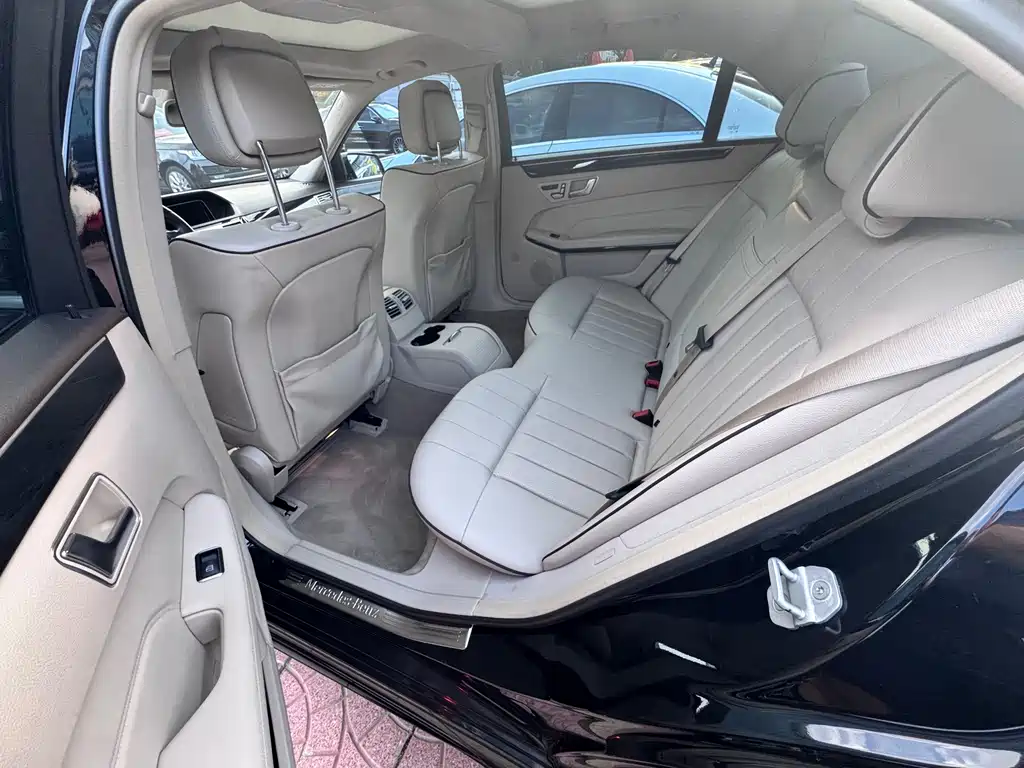 Mercedes-Benz E-Class — миниатюра 6