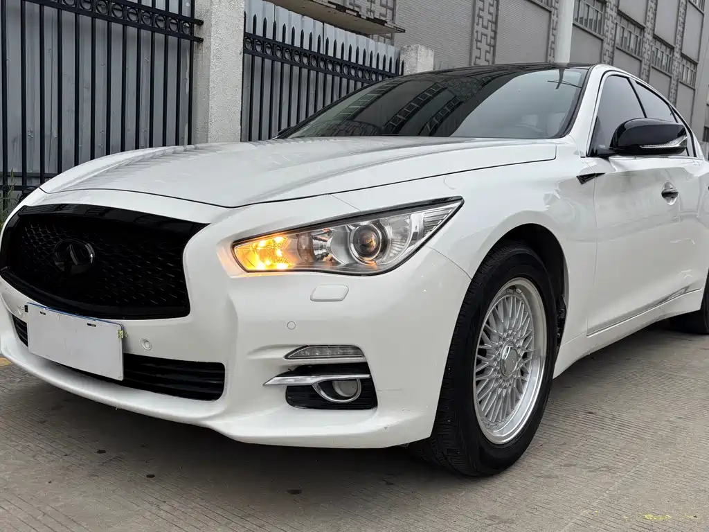 Купить Infiniti Q50