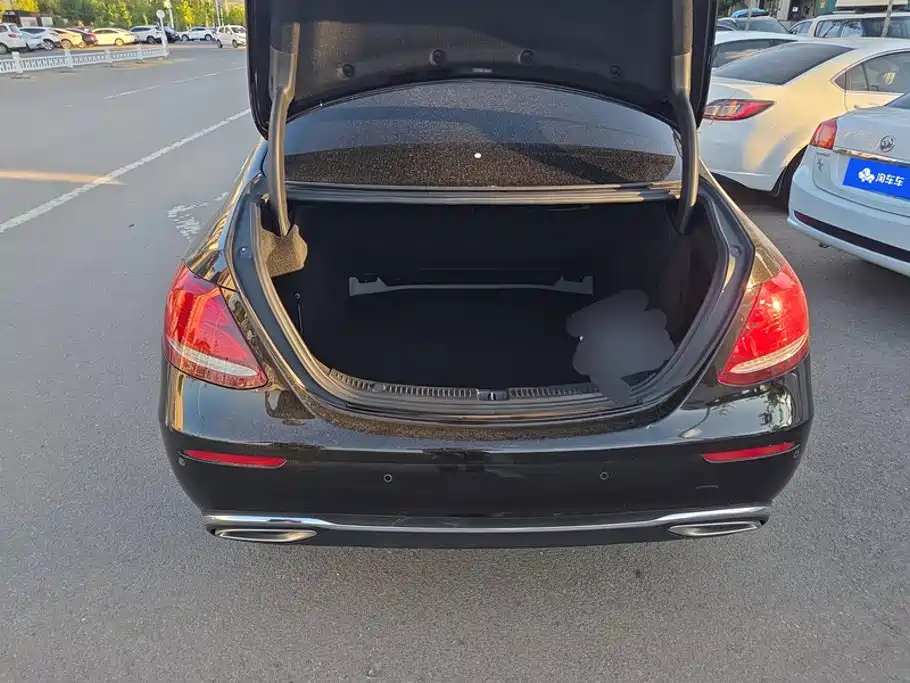 Mercedes-Benz E-Class — миниатюра 4