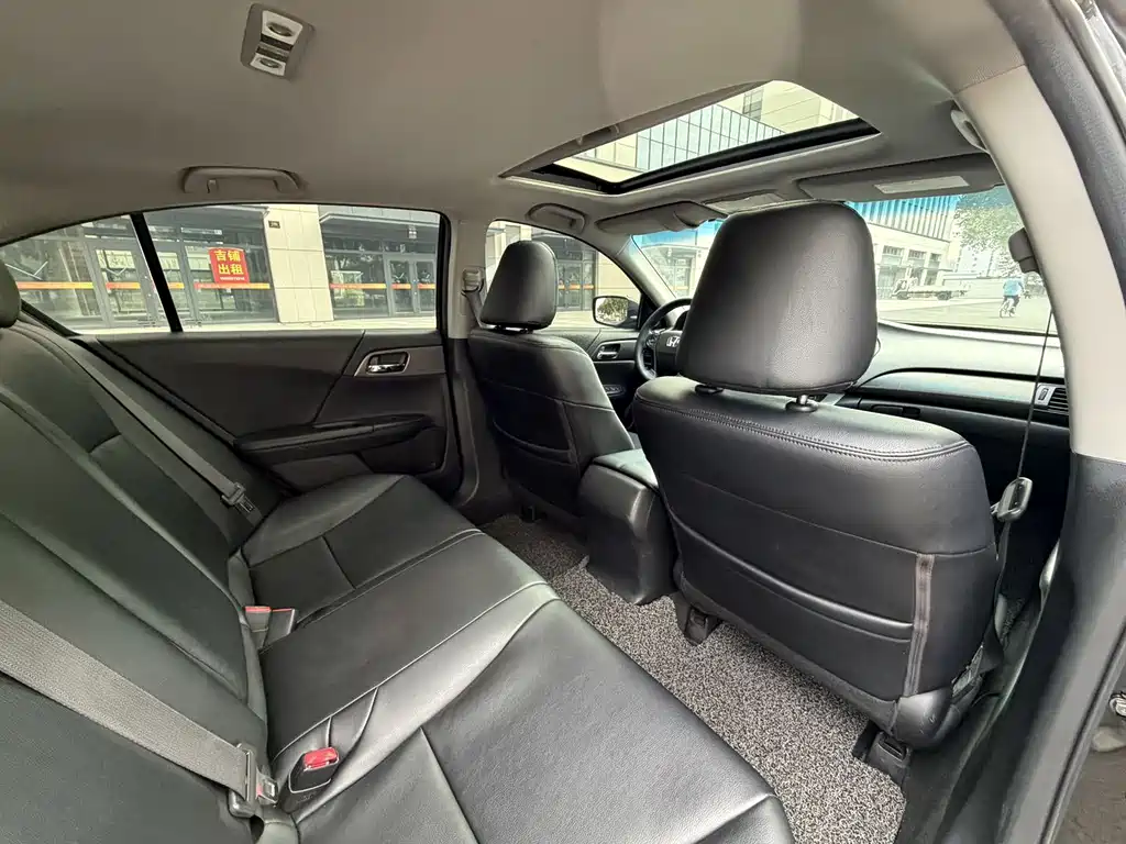 Honda Accord — миниатюра 12