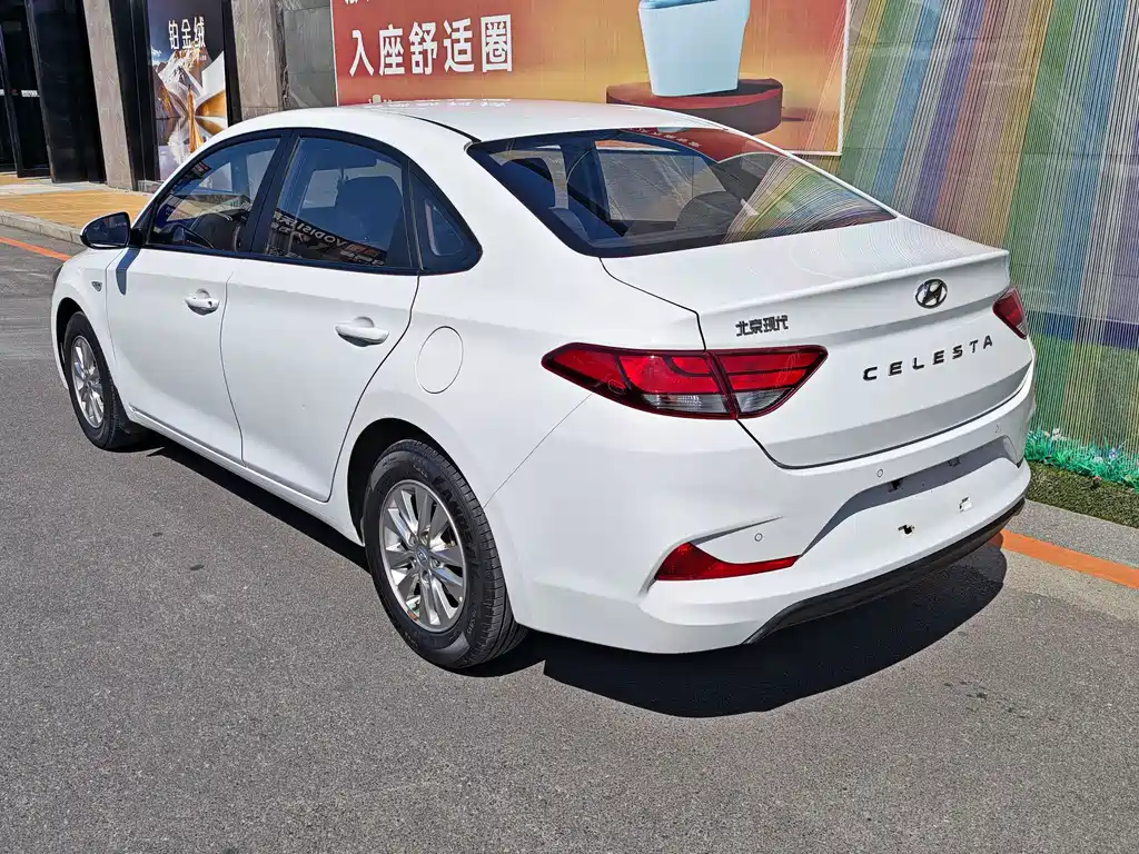 Hyundai Elantra — миниатюра 5