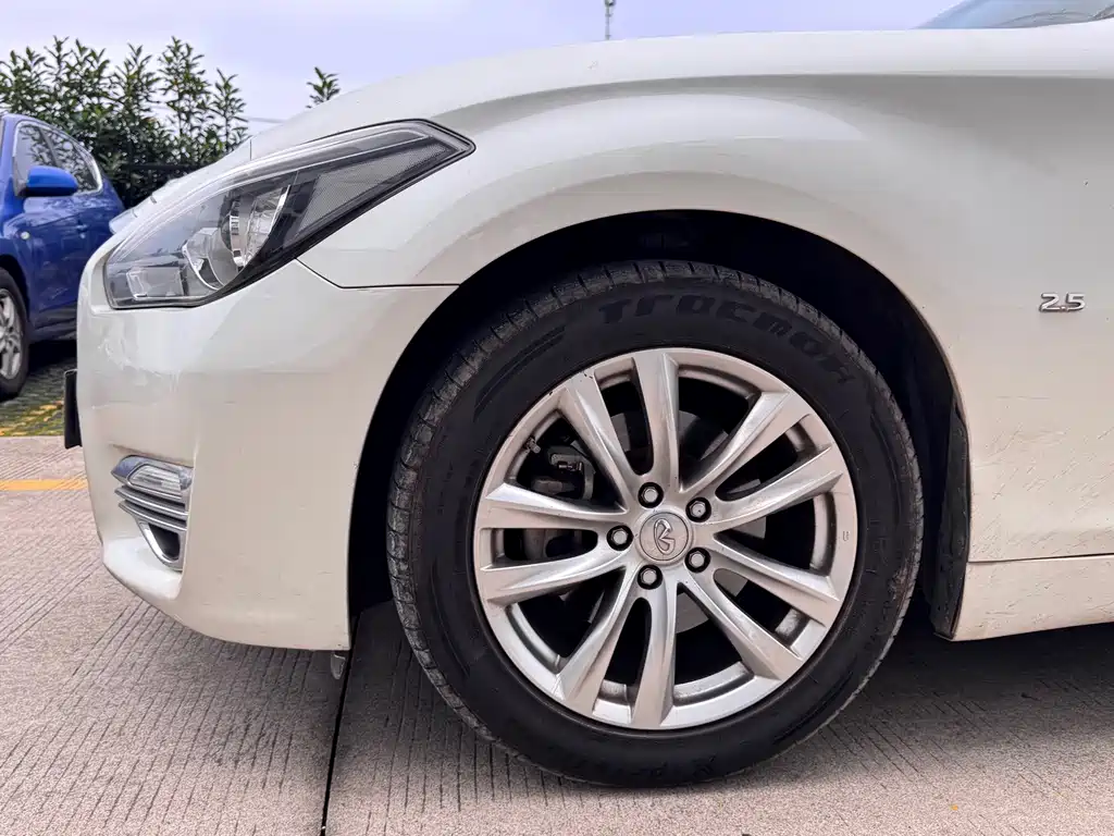 Infiniti Q70 — миниатюра 8