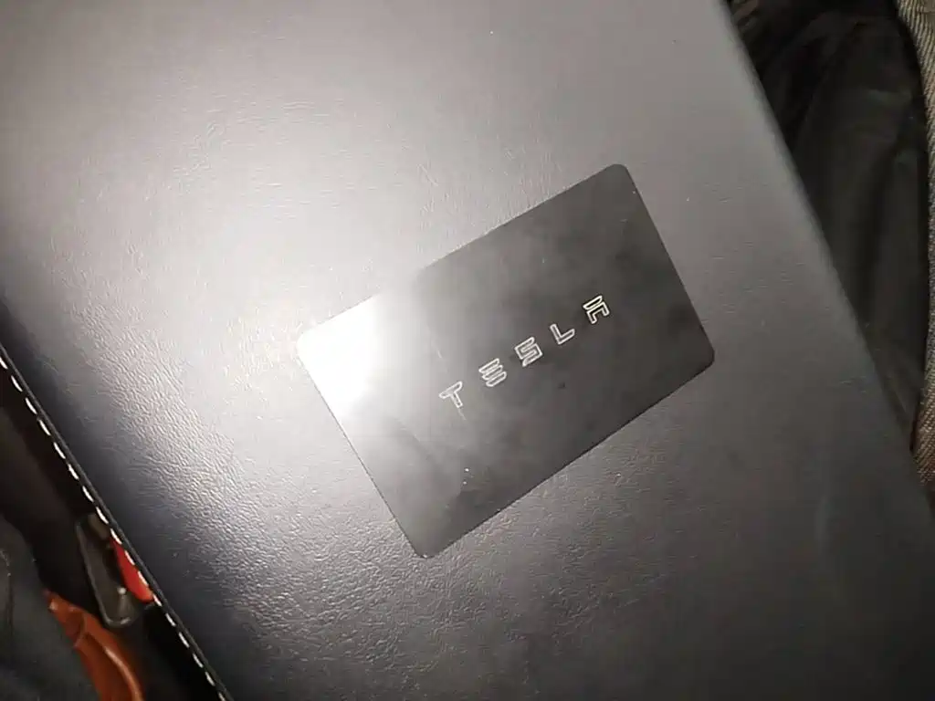 Tesla Model 3 — миниатюра 9