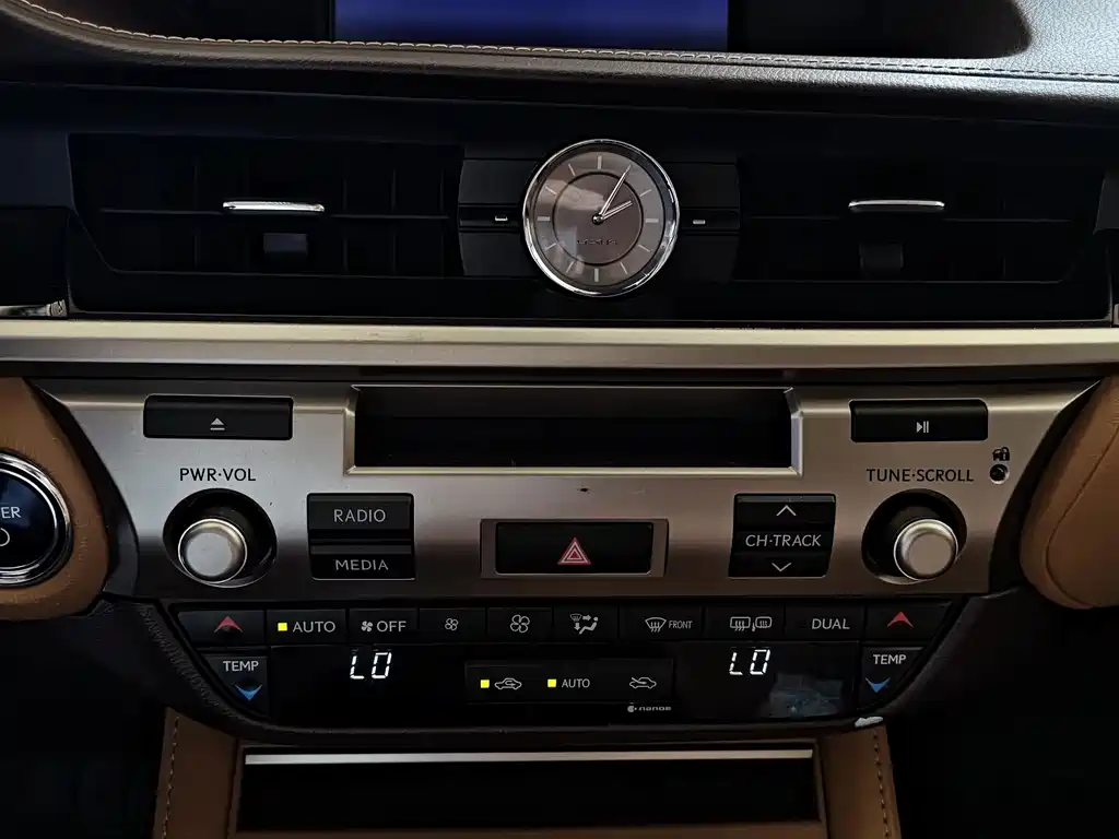 Lexus ES — миниатюра 16